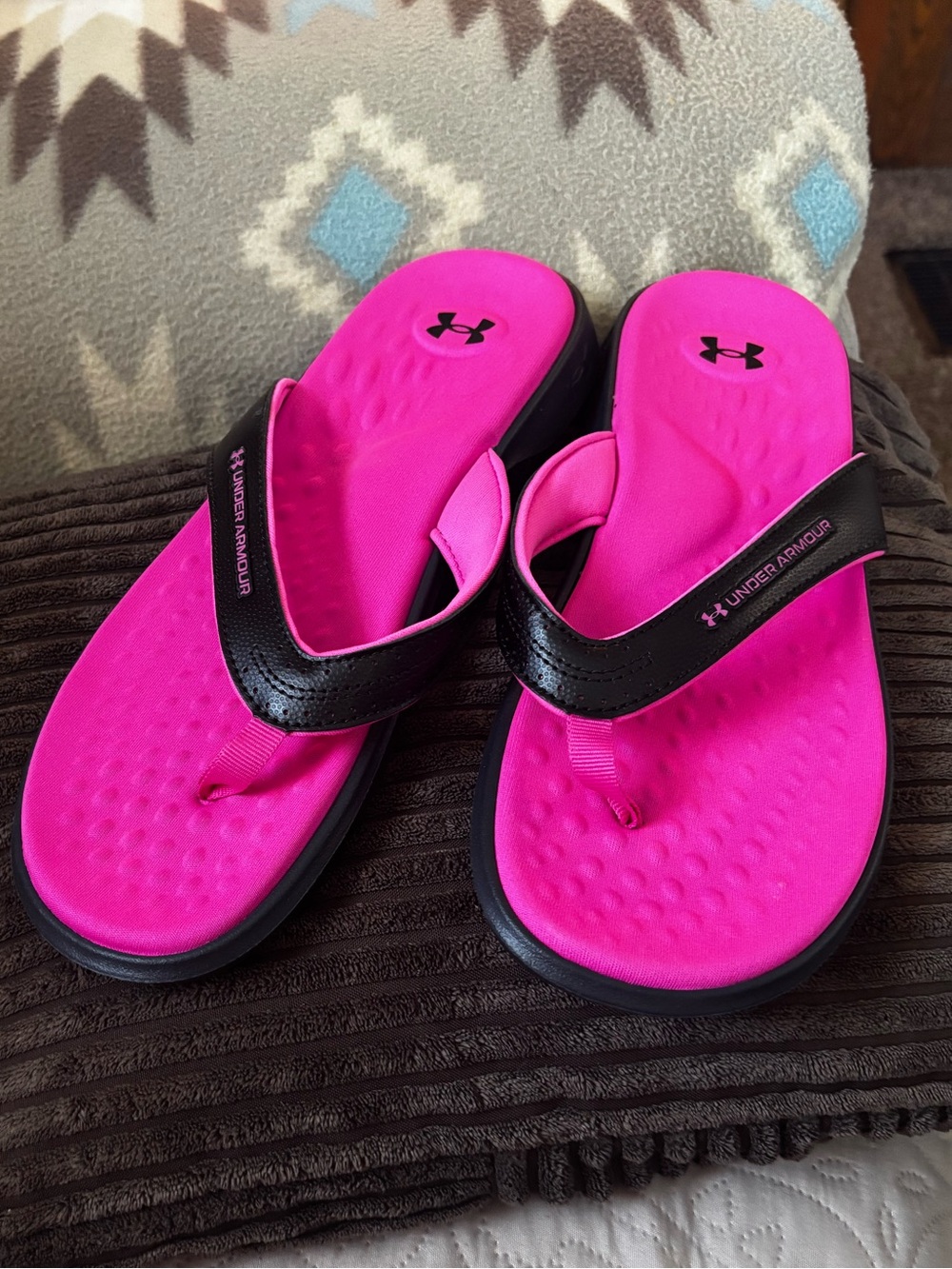Under Armour Women’s Hot Pink and Black Flip Flops - Picture 4 of 7